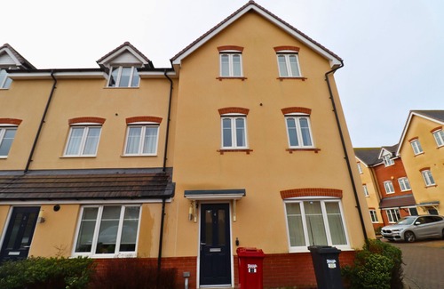 Slough Chalet De Esquí | Langley Luxurious Four Bedroom House with Games Room