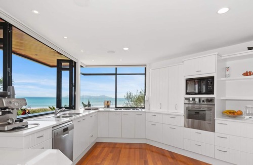 Langs Beach Casa | LANGS SUR LA MER - LANGS BEACHFRONT HOLIDAY HOME in Langs Beach