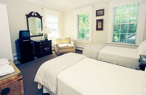 Nantucket Town Casa | Languedoc Inn & 3 Hussey St Guest House