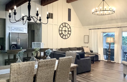 Gainesville Casa | Lanier Cove House - Waterfront Lakehouse with Dock on private cove!