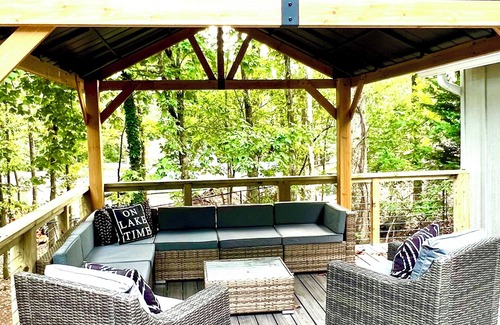 Gainesville Casa | Lanier Cove House - Waterfront Lakehouse with Dock on private cove!