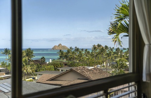 Lanikai Cabaña | Lanikai Hillside Acogedora casa de campo con espectacular vista al mar con las Islas Mokulua.