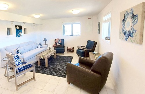 Moorefield Cabina | LanMark Farm Spacious Country Get-Away Ground Floor Suite