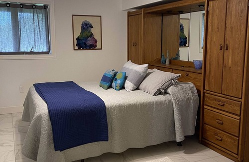 Moorefield Cabina | LanMark Farm Spacious Country Get-Away Ground Floor Suite