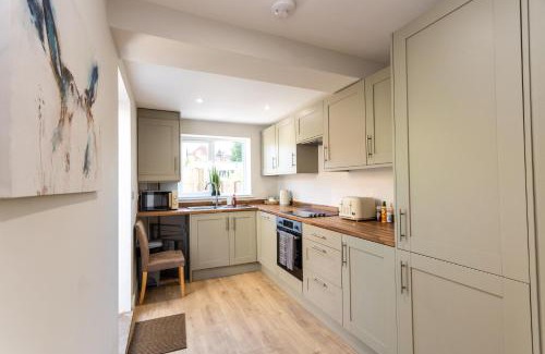 Swindon Casa | Lansdown House Long Stays Free parking and Wi-Fi