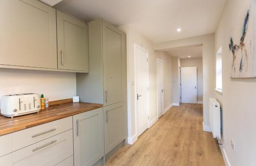 Swindon Casa | Lansdown House Long Stays Free parking and Wi-Fi