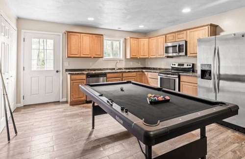 Lansing Apartamento | Lansing upstairs 3bedroom 3.5 bath · Win · Wine Country Getaway! Fire Pit!