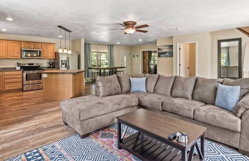 Lansing Apartamento | Lansing upstairs 3bedroom 3.5 bath · Win · Wine Country Getaway! Fire Pit!