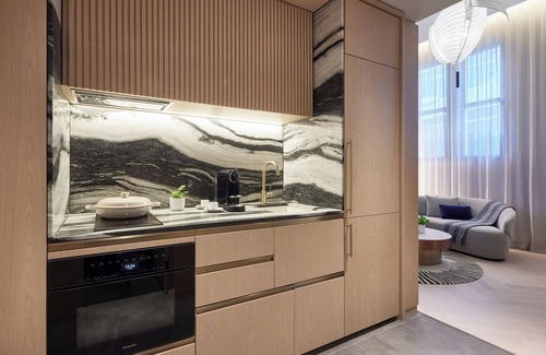 East Melbourne Hotel | Lanson Place Parliament Gardens