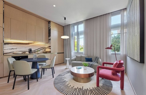 East Melbourne Hotel | Lanson Place Parliament Gardens