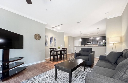 Lutz Apartamento | Lantower Cypress Creek #8-105 [CORE]