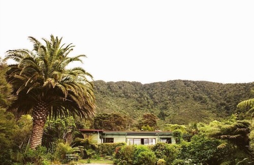 Penzance Bay Cabaña | Lanza Retreat - Penzance Bay Holiday Home