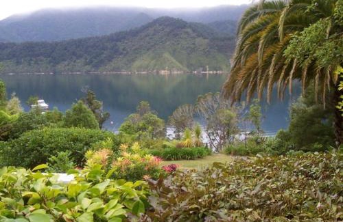 Penzance Bay Casa | Lanza Retreat - Penzance Bay, Tennyson Inlet Home