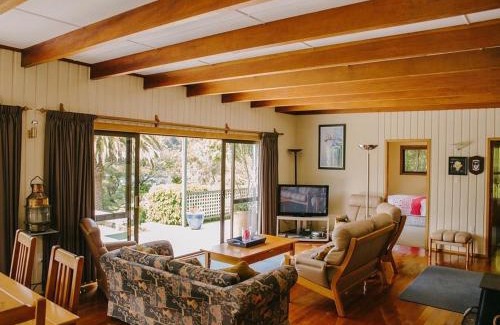 Penzance Bay Casa | Lanza Retreat - Penzance Bay, Tennyson Inlet Home