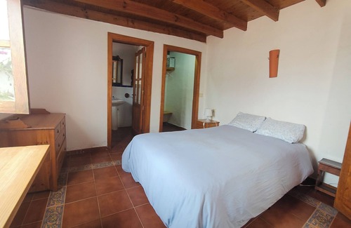 Tahiche Casa | LANZAROTE: Habitación amplia con baño privado en casa terrera