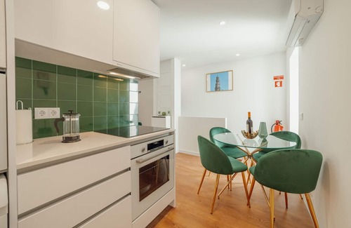 Lapa Apartamento | Lapa Stylish Apartment B With Terrace by Vacationy