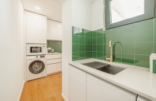 Lapa Apartamento | Lapa Stylish Apartment B With Terrace by Vacationy