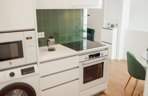 Lapa Apartamento | Lapa Stylish Apartment B With Terrace by Vacationy