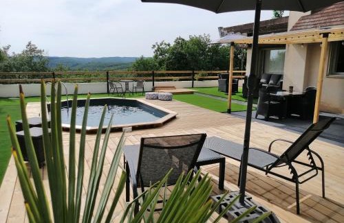 Lachapelle-Auzac Casa | LAPAUSEDEGOUT piscine chambres climatisées jacuzzi terrasse