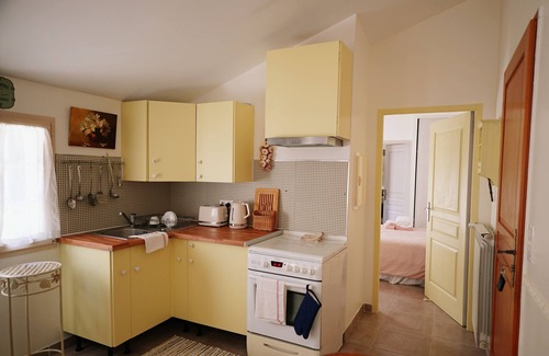Montfavet Apartamento | LaPetite Maison Abigail, Peaceful home in Avignon