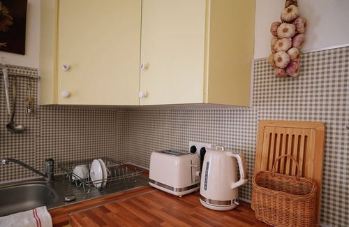 Montfavet Apartamento | LaPetite Maison Abigail, Peaceful home in Avignon