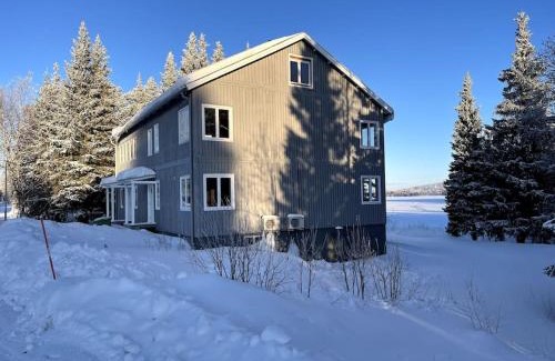Slagnas Casa | Lapland Borealis Lodge with lake view