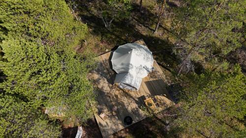 Mellanstrom Otro | LaplandLiv Glampingtent with private sauna at the lake!