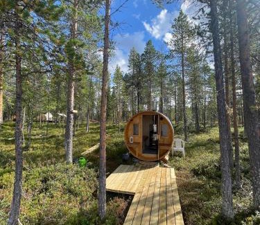 Mellanstrom Otro | LaplandLiv Glampingtent with private sauna at the lake!