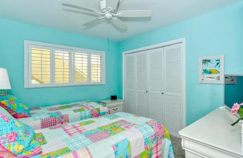 Longboat Key Apartamento | LaPlaya 103A Time to relax Enjoy the peaceful, private beach just a shells throw from your door