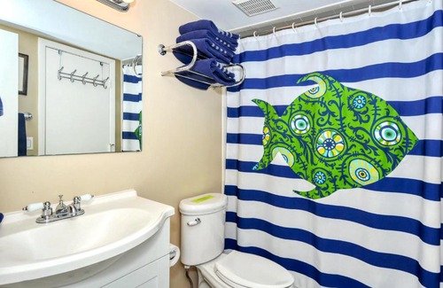Longboat Key Apartamento | LaPlaya 201E Nestled in the palms just steps from the pool