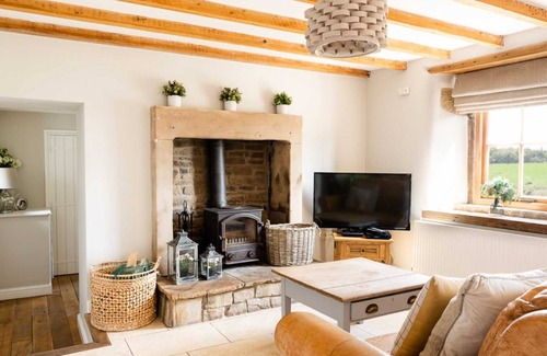 Longnor Casa | Lapwing Barns, large rural farmhouse with games room, perfect for all types of groups.