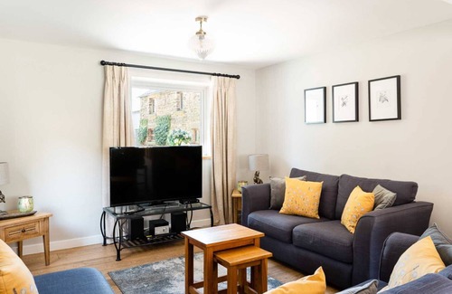 Longnor Casa | Lapwing Barns, large rural farmhouse with games room, perfect for all types of groups.