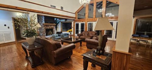 Manchester Casa | Laras Chateau at the Radio House, sleeps 30