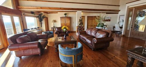 Manchester Casa | Laras Chateau at the Radio House, sleeps 30
