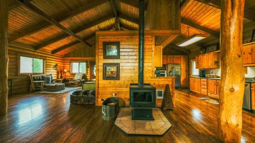 Eureka Casa | Larch Lodge - Secluded Cabin