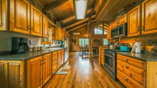 Eureka Casa | Larch Lodge - Secluded Cabin