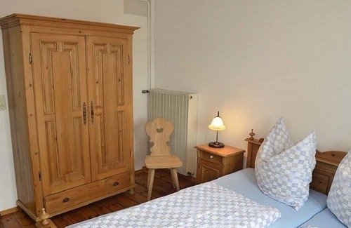 Gimmeldingen Condominio | Large holiday apartment with terrace in the romantic sandstone guest house