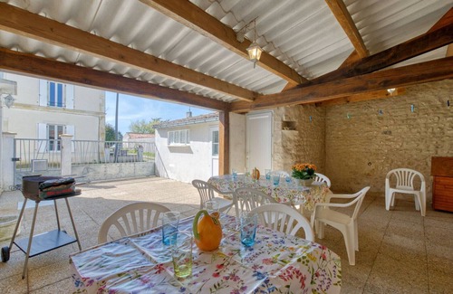 Saint Nazaire sur Charente Casa | Large Family House by the Sea 2/10 People