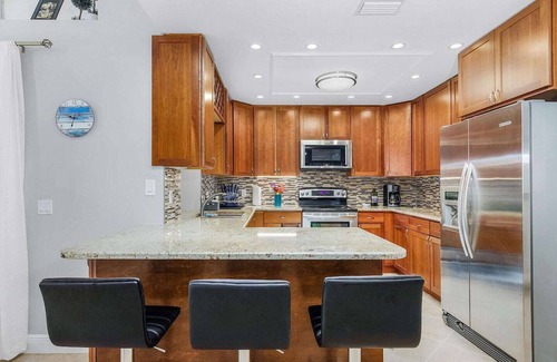 East Naples Casa | Larg heated pool, 3 bdrm, 2 bath, fast wi-fi, ps3, 4 smart TVs, large lanai with 2 covered areas.