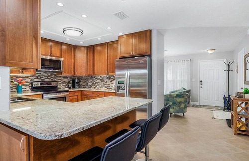 East Naples Casa | Larg heated pool, 3 bdrm, 2 bath, fast wi-fi, ps3, 4 smart TVs, large lanai with 2 covered areas.