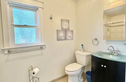 Saratoga Cabaña | Large 1 Bdrm - Saratoga Cottage - convenient to Silicon Valley-Laundry, AC