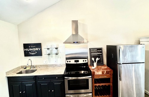 Saratoga Cabaña | Large 1 Bdrm - Saratoga Cottage - convenient to Silicon Valley-Laundry, AC