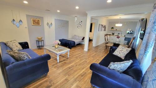 Encino Casa | Large 1-Bedroom with kitchen In Encino
