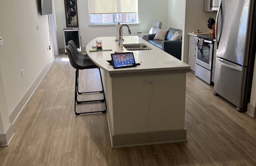 Desert View Village Apartamento | Large 1 br over 800 sq ft. Ground level pool view workout and car space