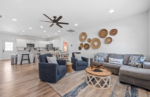 Surf Side Shores Casa | Large 1 Level Living in Gulf Shores, 4/3, Sleeps 8, Walk to Private Beach