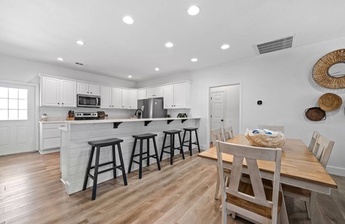 Surf Side Shores Casa | Large 1 Level Living in Gulf Shores, 4/3, Sleeps 8, Walk to Private Beach
