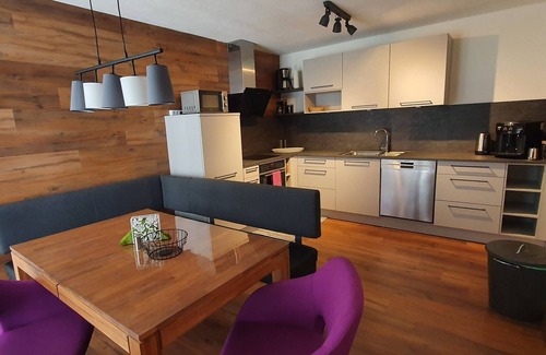 Flattach Apartamento | Amplio apartamento de 105 m² con terraza para 4 a 6 personas y hermosa vista al sur.