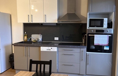Saint-Ouen-l'Aumone Apartamento | Large 15.47m2 bedroom in shared apartment