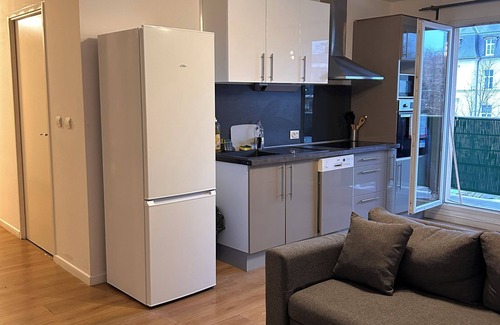 Saint-Ouen-l'Aumone Apartamento | Large 15.47m2 bedroom in shared apartment