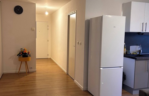 Saint-Ouen-l'Aumone Apartamento | Large 15.47m2 bedroom in shared apartment